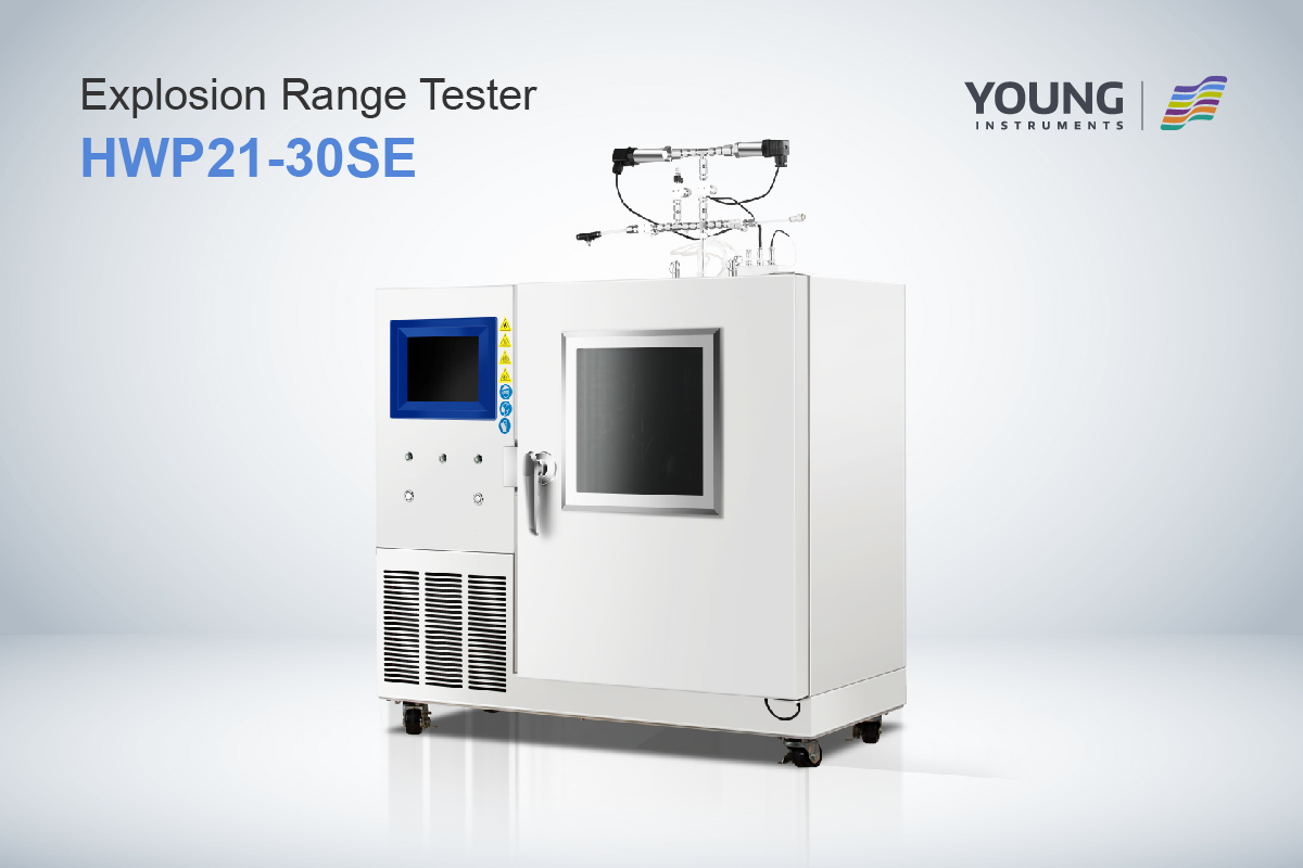 Тестер пределов воспламеняемости находится на лабораторном столе, с панелью управления, отображающей цифровые показания. Камера для образцов соединена с тестером, а трубка ведет к источнику газа