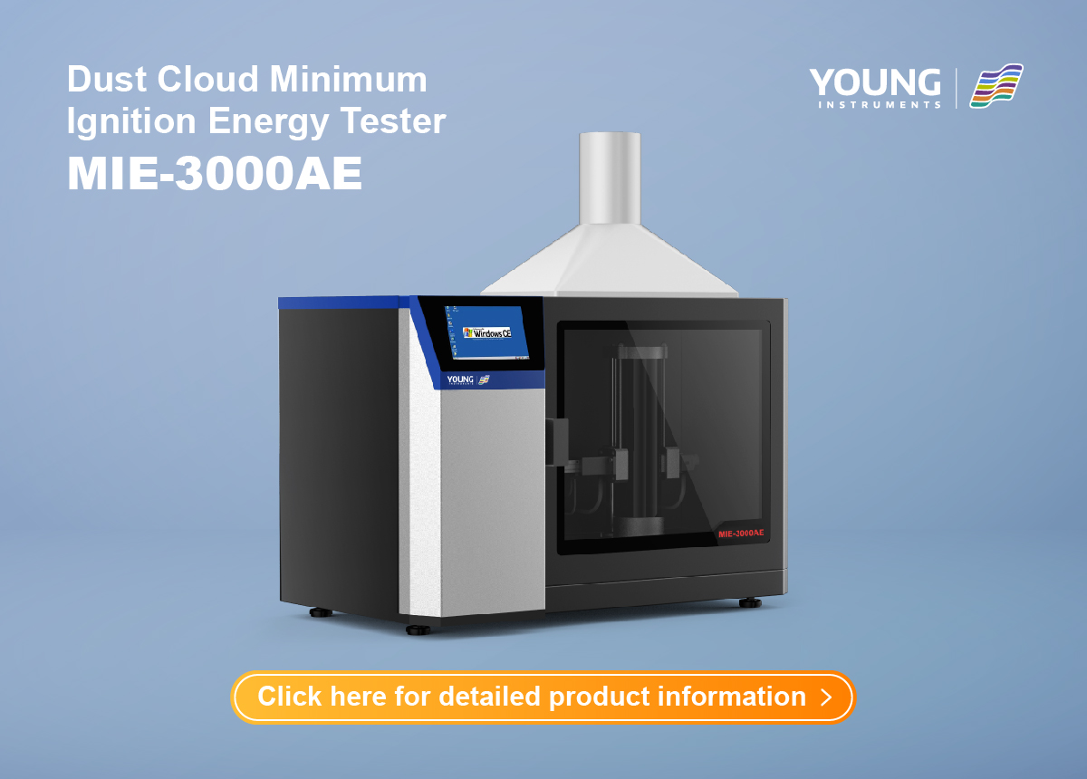 Небольшое металлическое устройство помещается в контролируемую среду, окруженную оборудованием для мониторинга. Техник осторожно вводит источник тепла, чтобы проверить его чувствительность к возгоранию